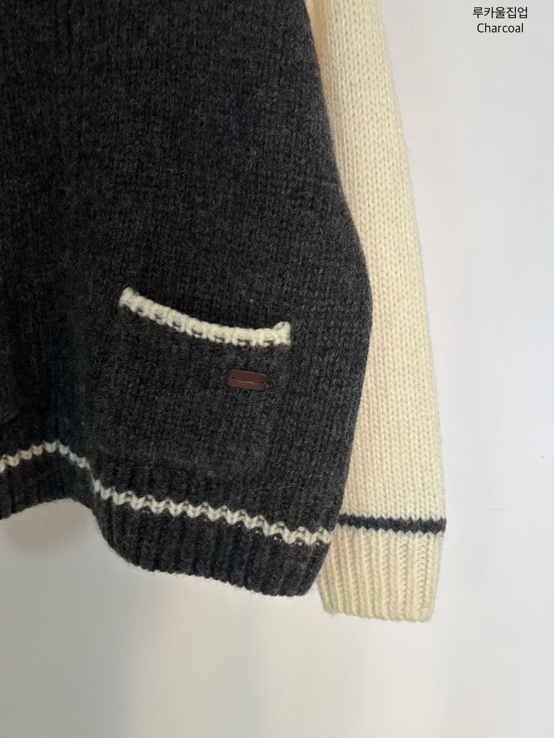 A09.小V家俏皮100%WOOL拼色拉鍊外套