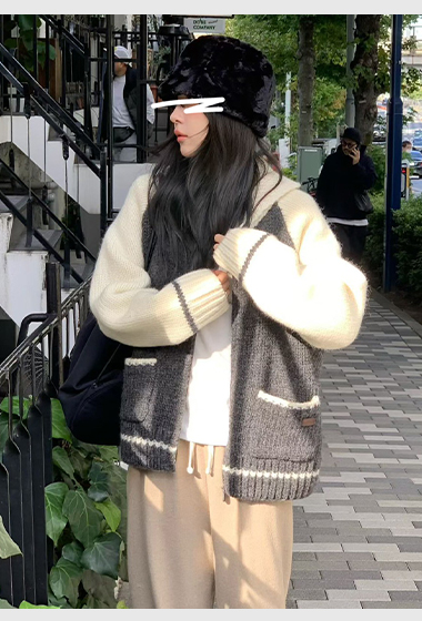 A09.小V家俏皮100%WOOL拼色拉鍊外套