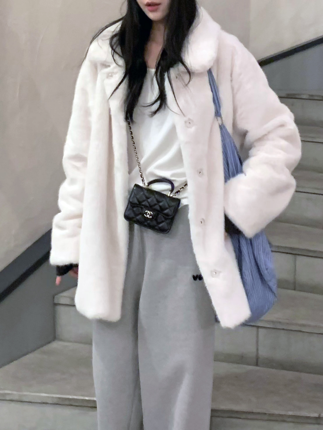 A19.小V家時髦女孩首選毛毛外套