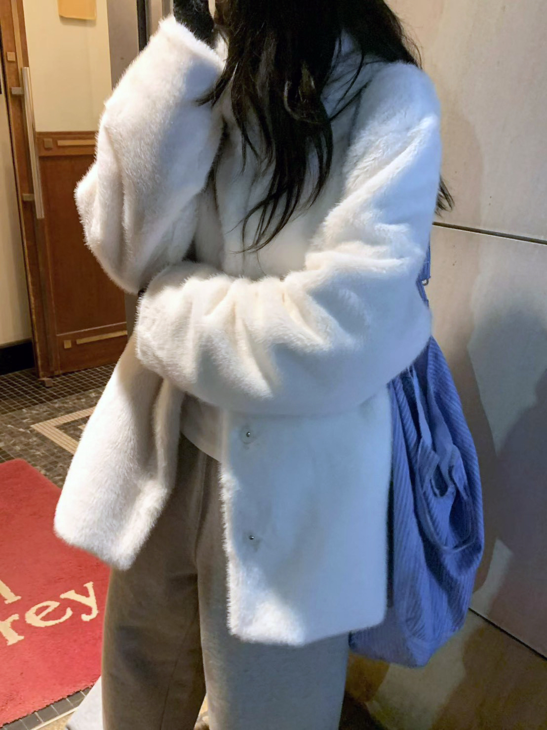 A19.小V家時髦女孩首選毛毛外套