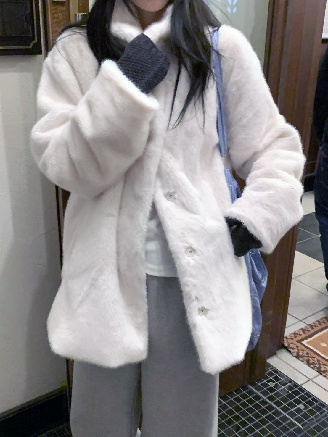 A19.小V家時髦女孩首選毛毛外套