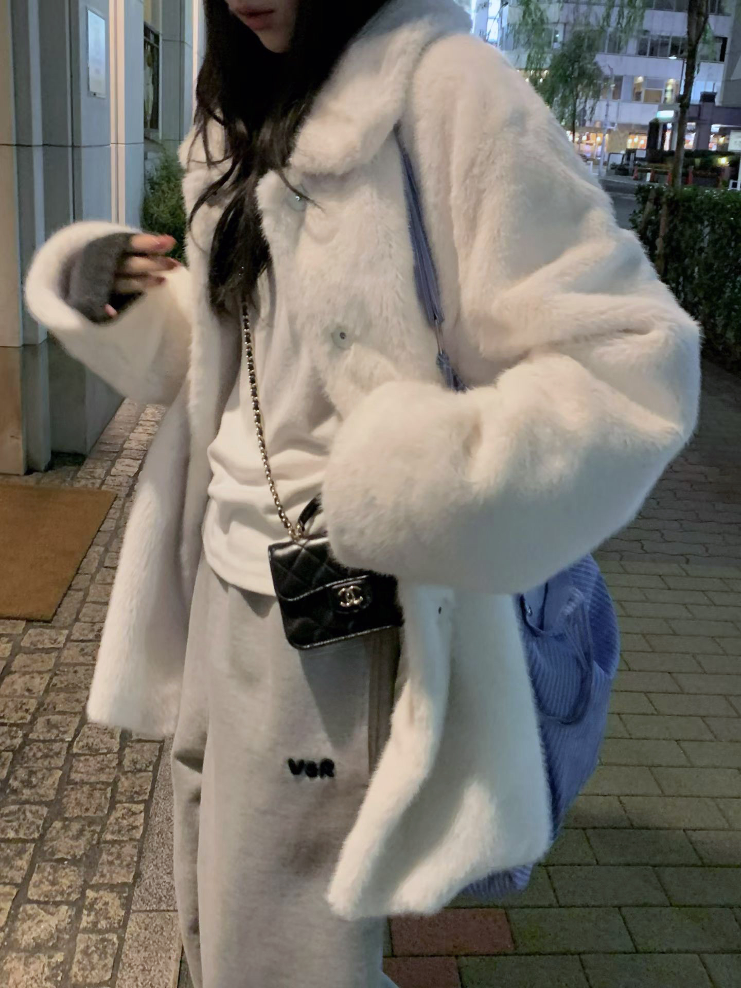 A19.小V家時髦女孩首選毛毛外套