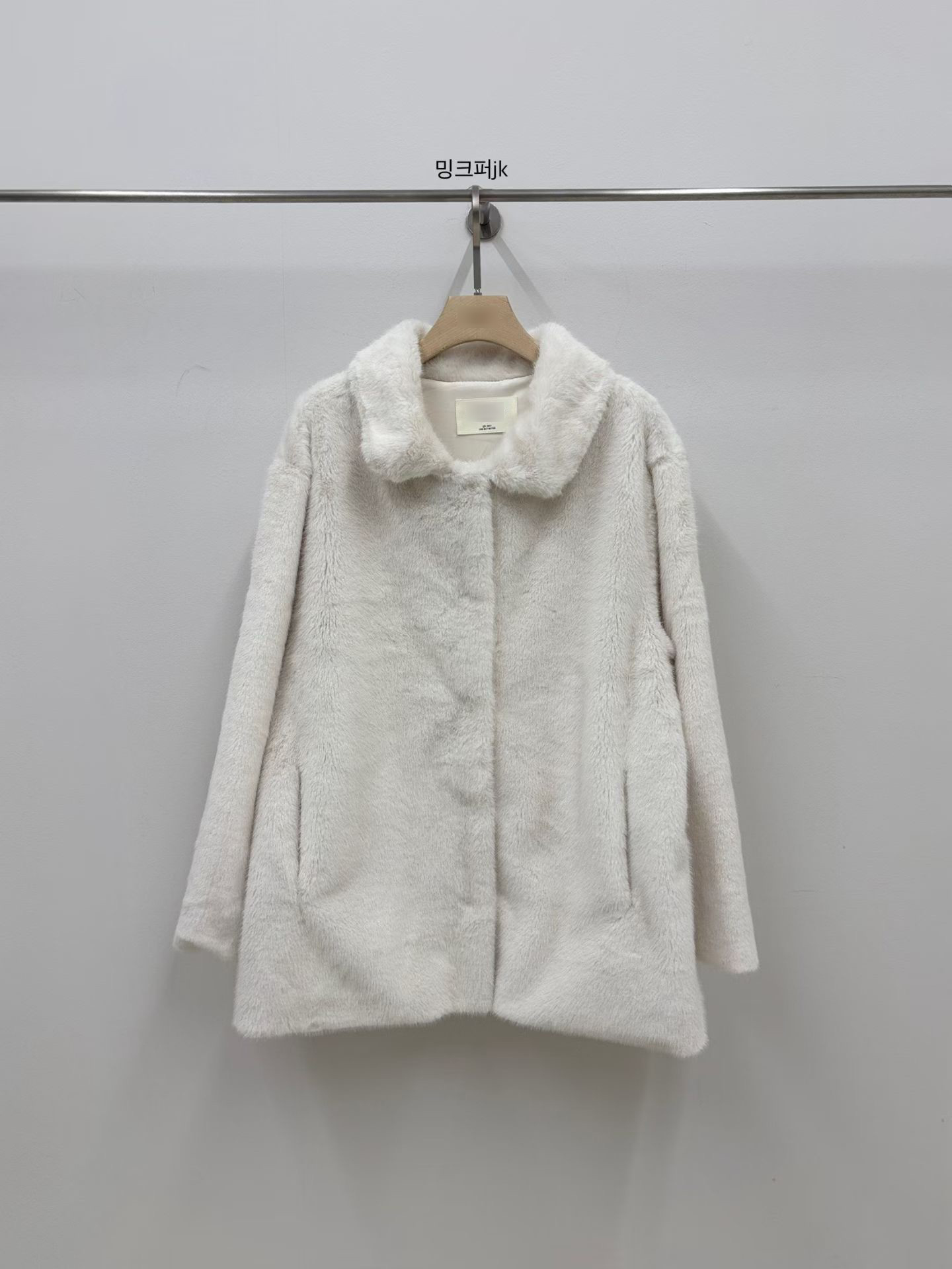 A19.小V家時髦女孩首選毛毛外套