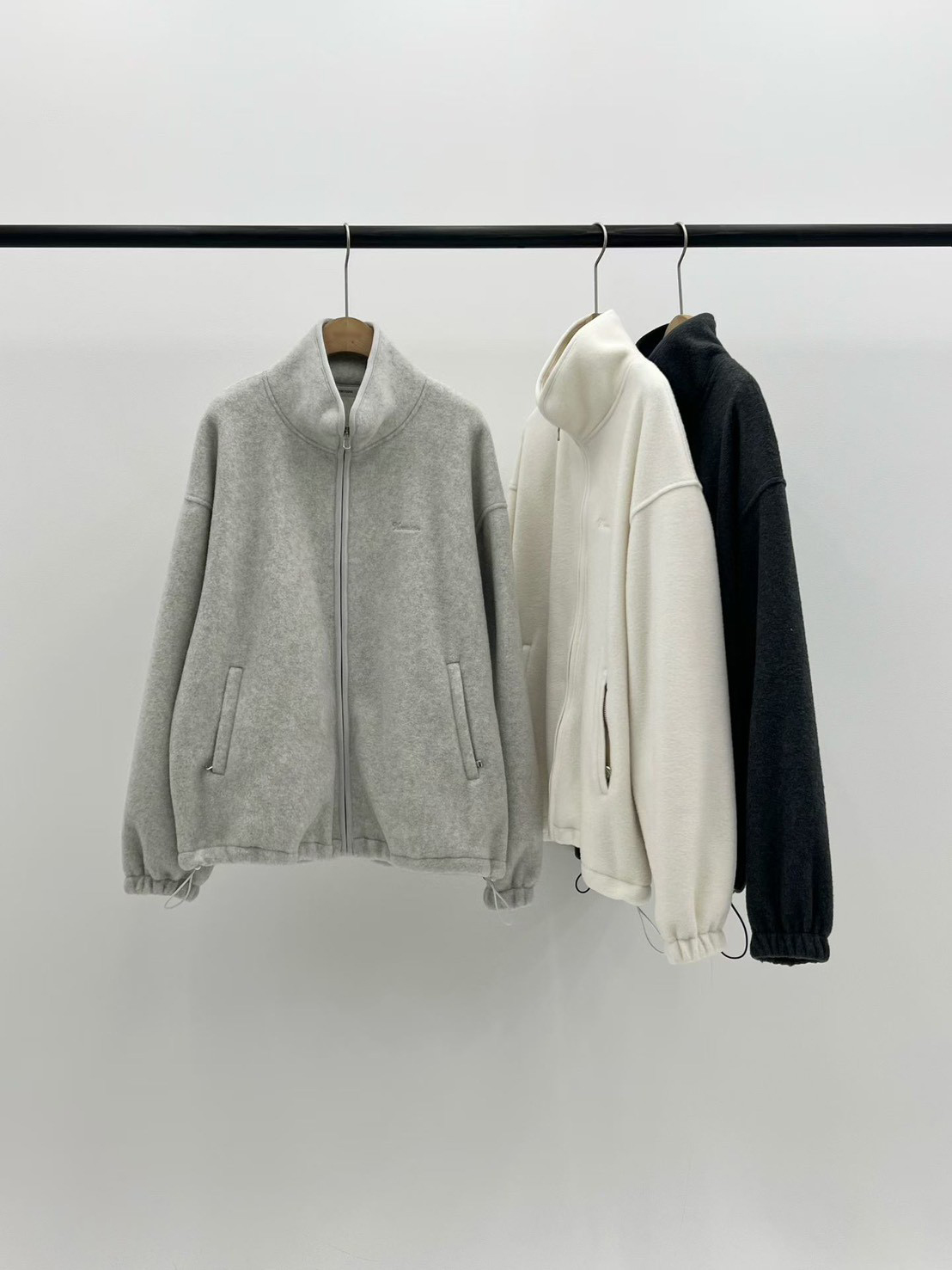 A31.大V家小繡字立領搖粒絨外套