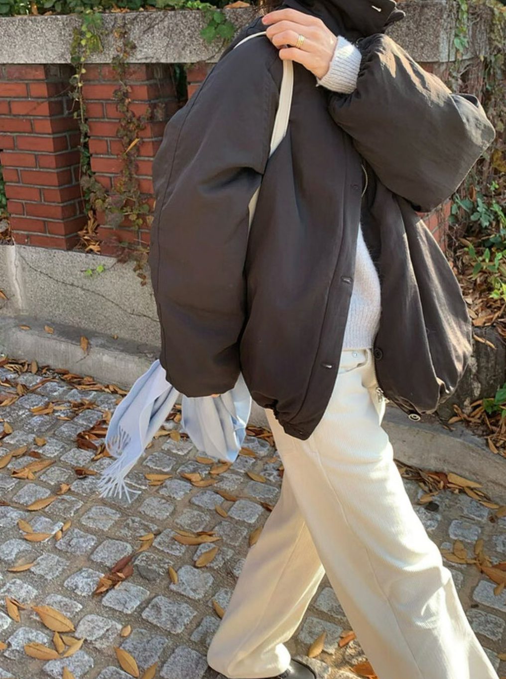 B21.人氣內鋪毛毛後打褶溫暖防潑水外套