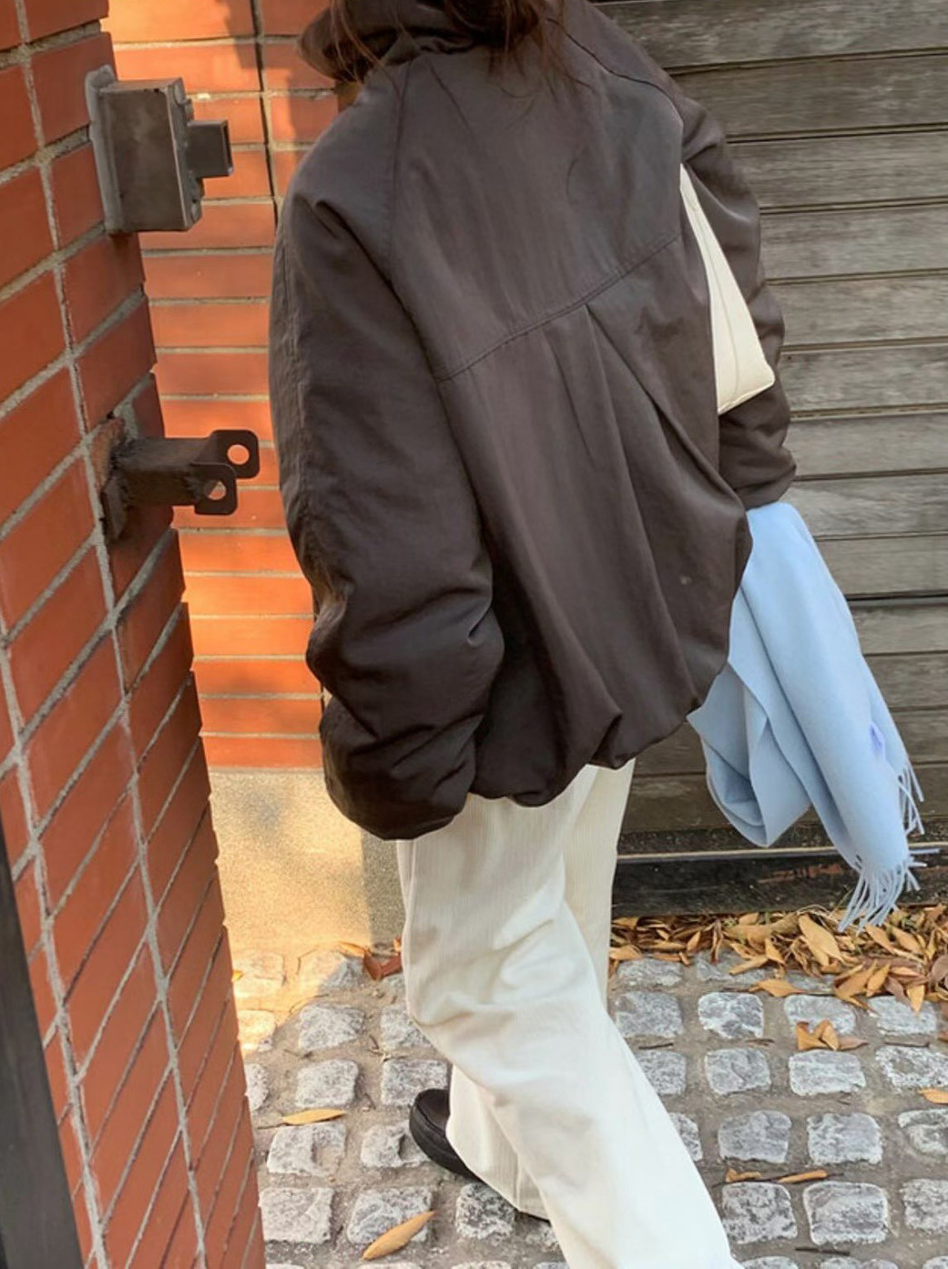 B21.人氣內鋪毛毛後打褶溫暖防潑水外套