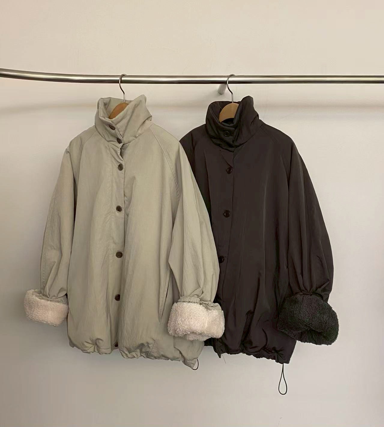 B21.人氣內鋪毛毛後打褶溫暖防潑水外套