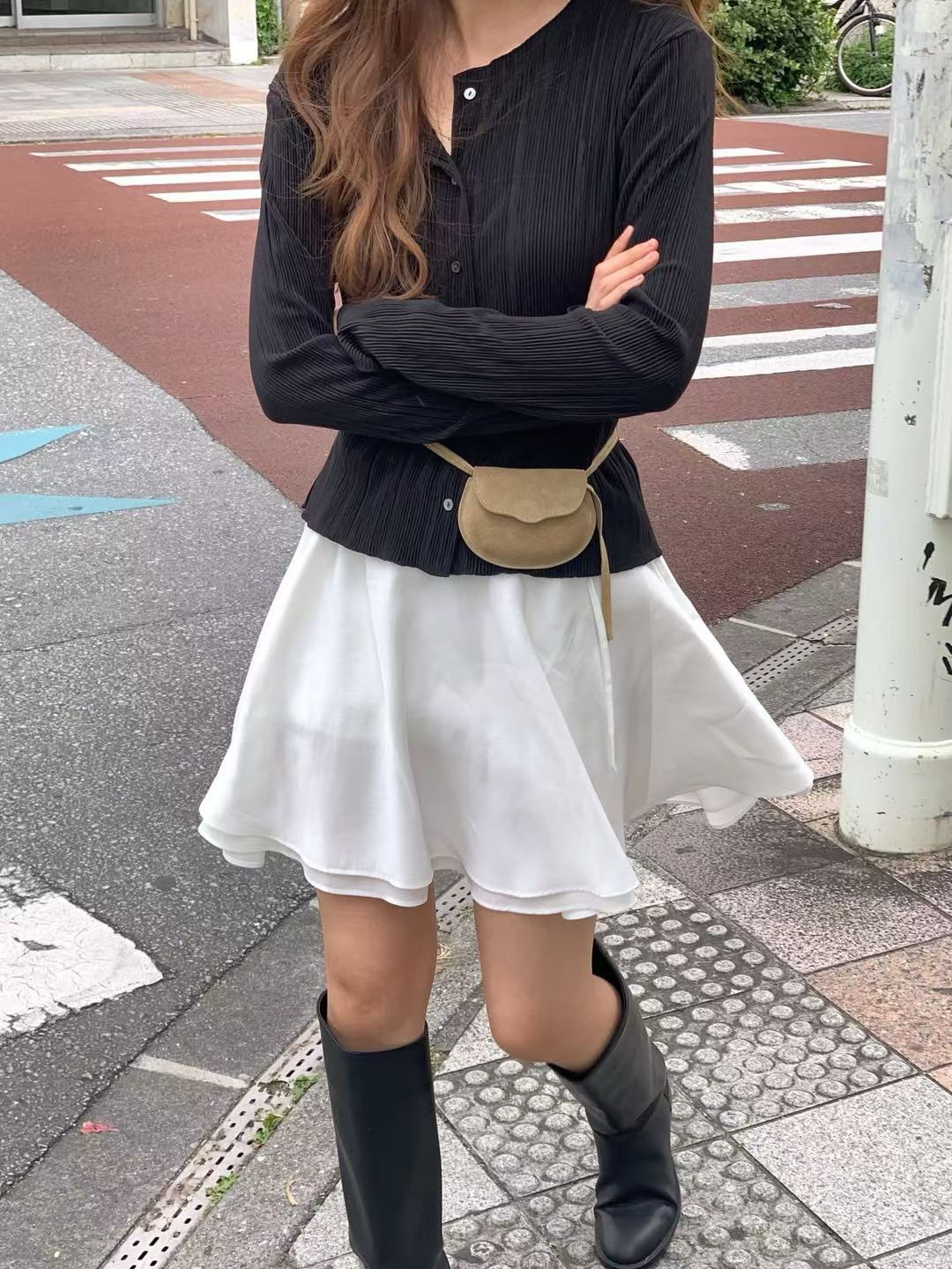 A08.大V家圓領排釦細坑條上衣