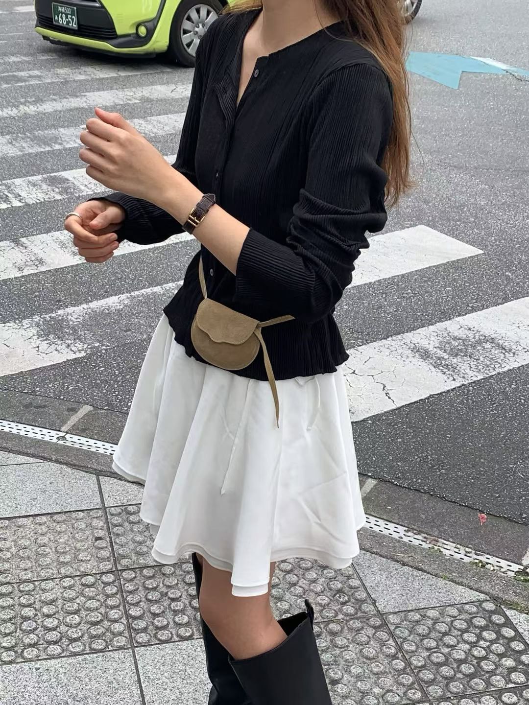 A08.大V家圓領排釦細坑條上衣