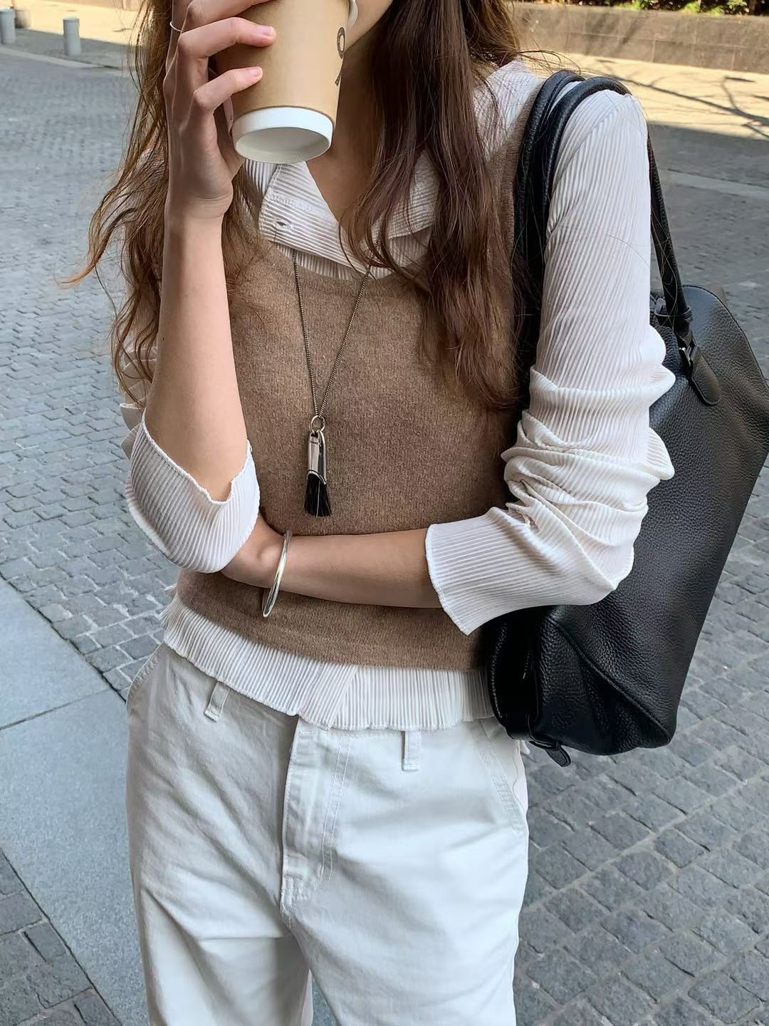 A08.大V家圓領排釦細坑條上衣