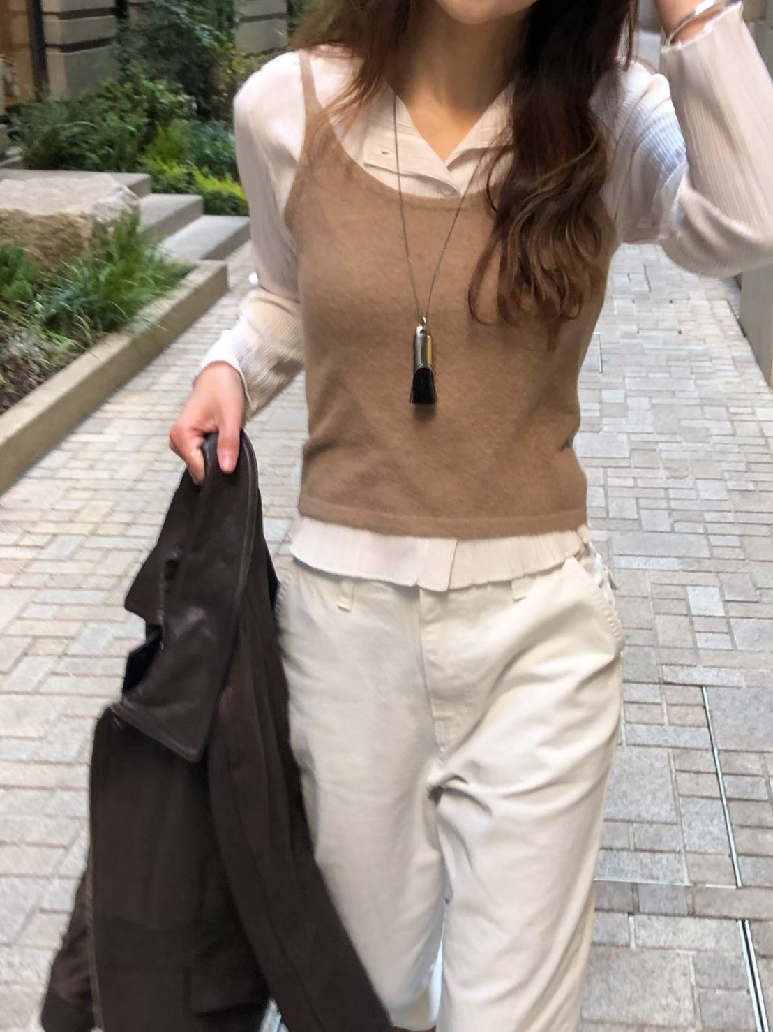 A08.大V家圓領排釦細坑條上衣