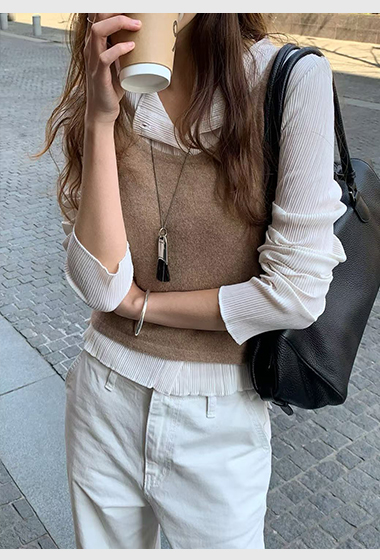 A08.大V家圓領排釦細坑條上衣