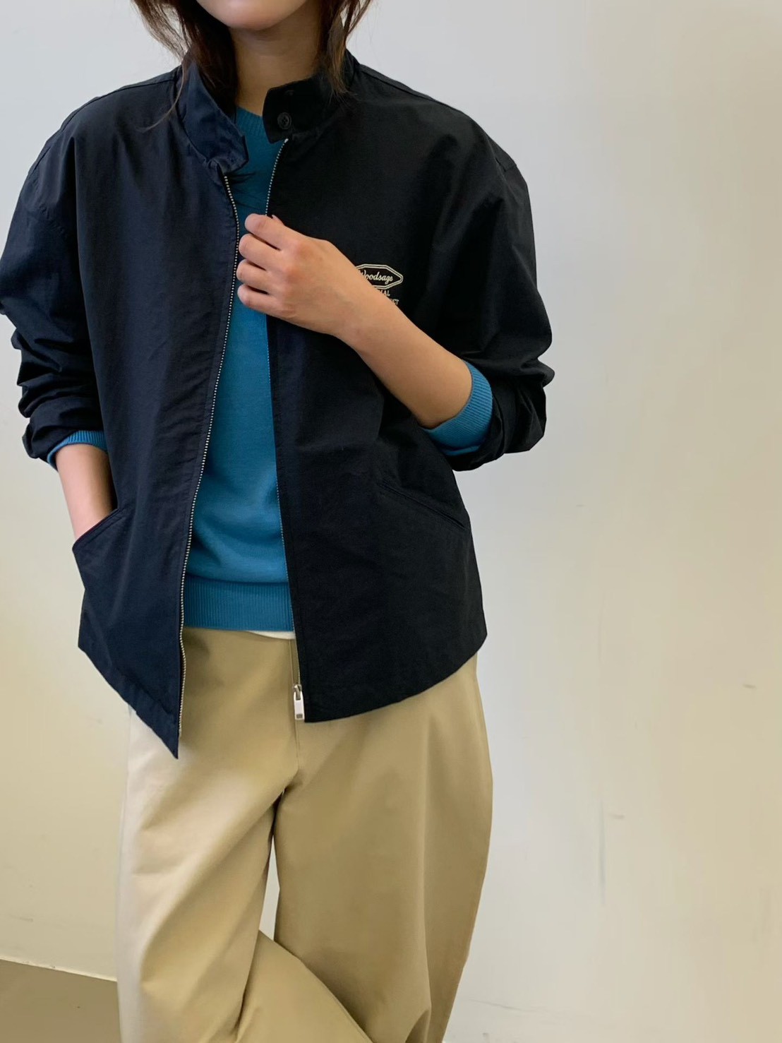 B20.質感家小繡字立領防風外套