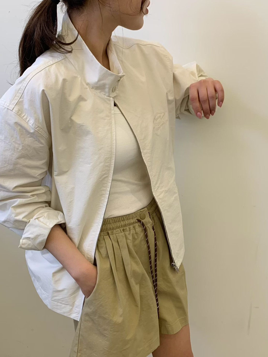 B20.質感家小繡字立領防風外套