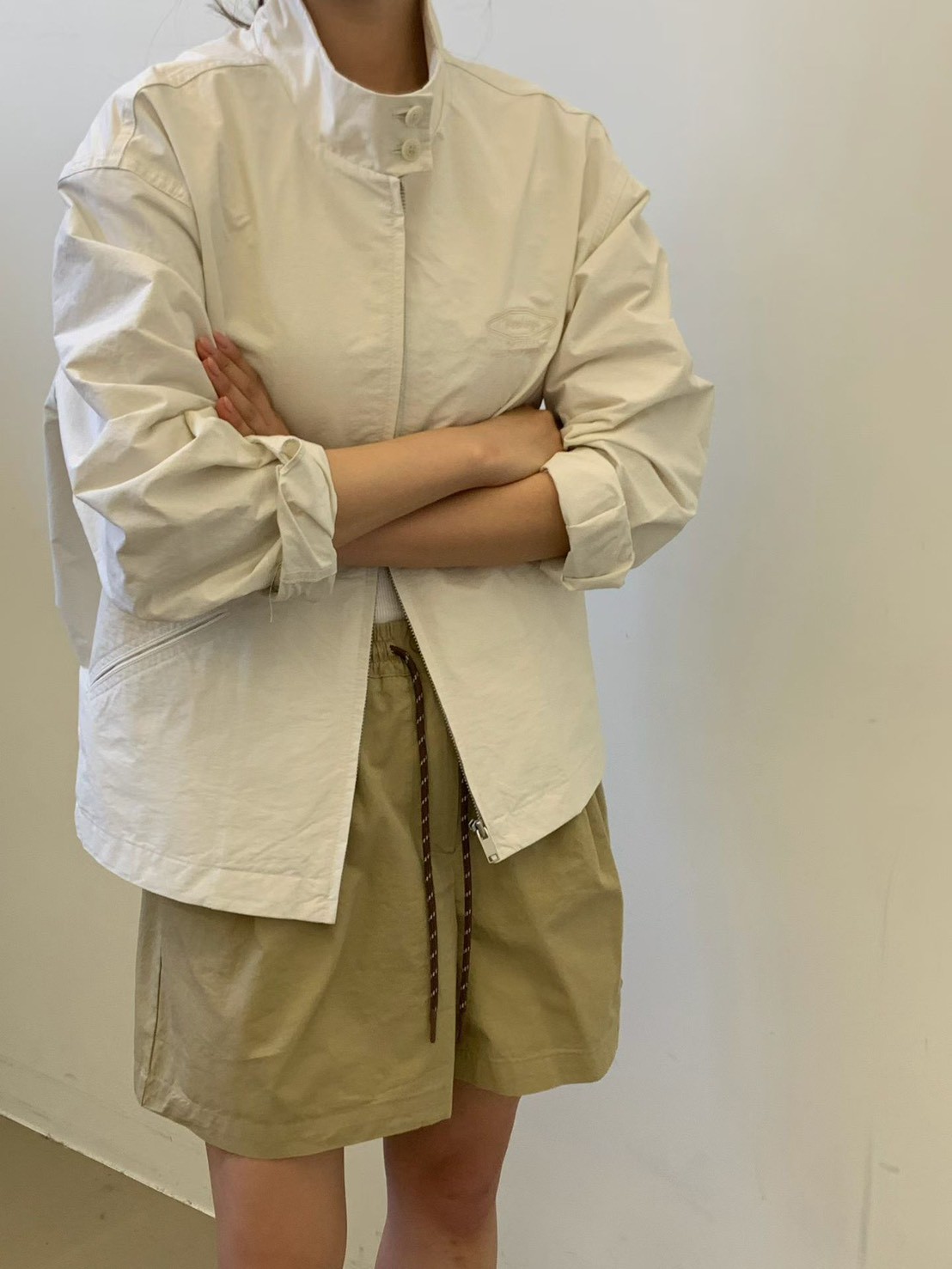 B20.質感家小繡字立領防風外套