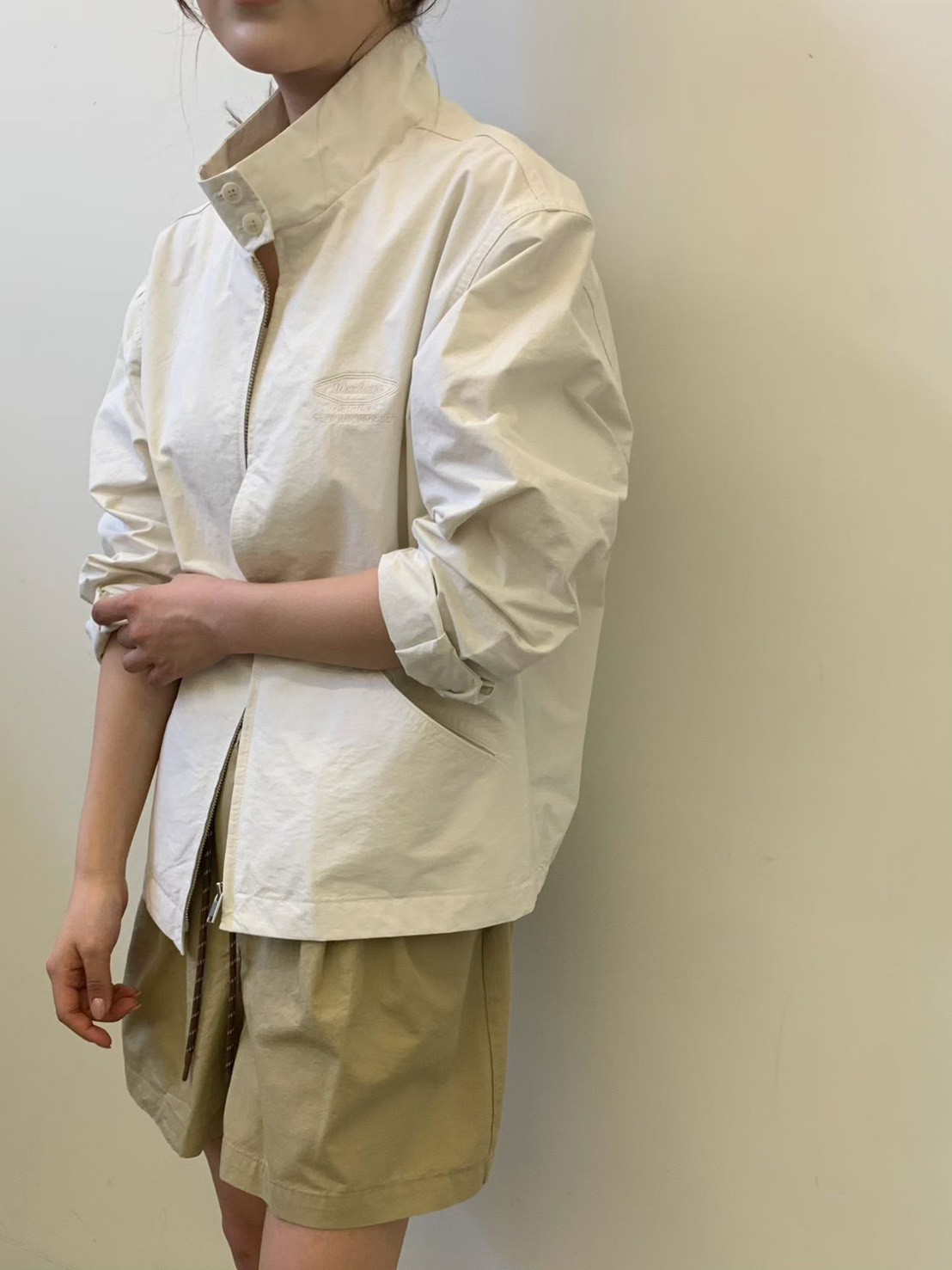 B20.質感家小繡字立領防風外套