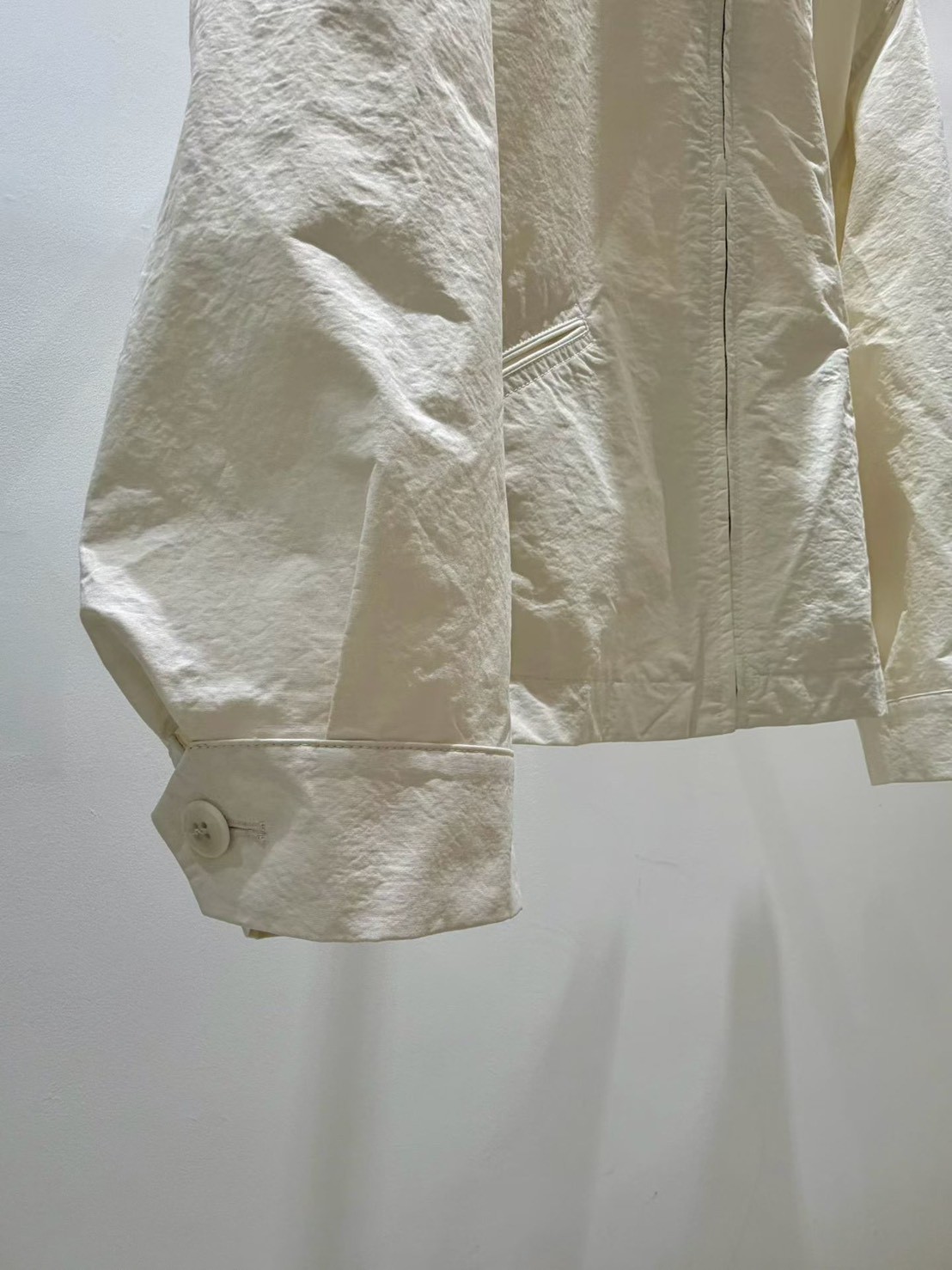 B20.質感家小繡字立領防風外套