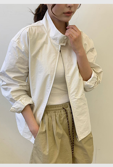 B20.質感家小繡字立領防風外套