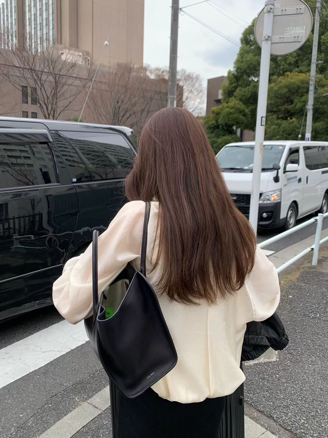 A22.顏值家天絲圓領拉鍊外套