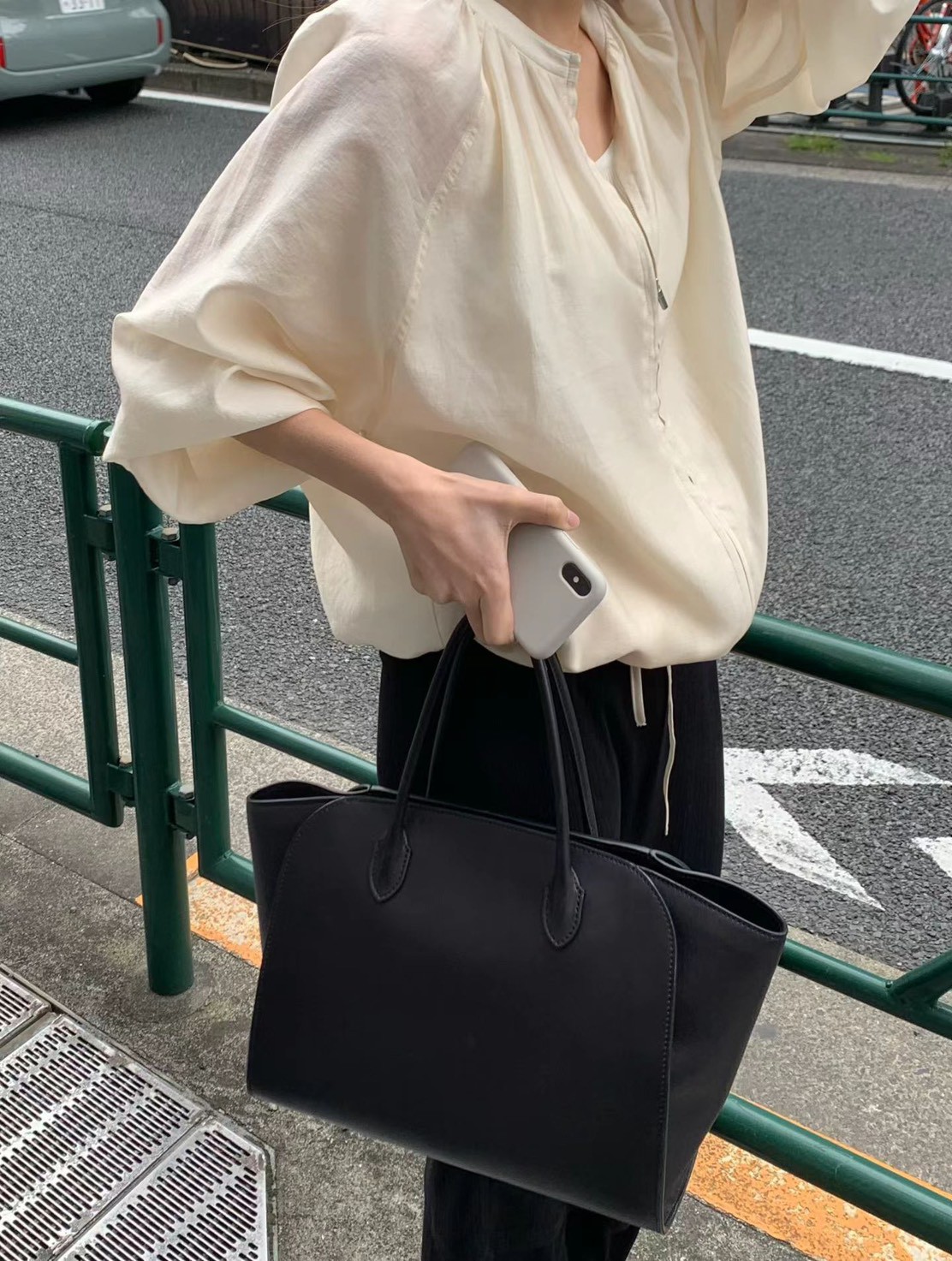 A22.顏值家天絲圓領拉鍊外套