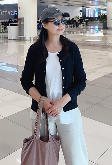 B68.圓領小排釦細緻外套