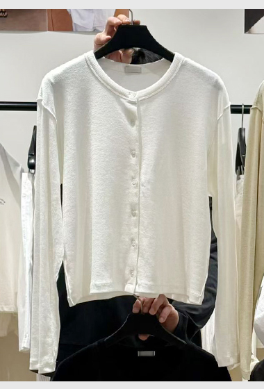 B68.圓領小排釦細緻外套