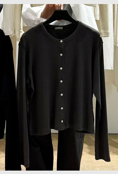 B68.圓領小排釦細緻外套