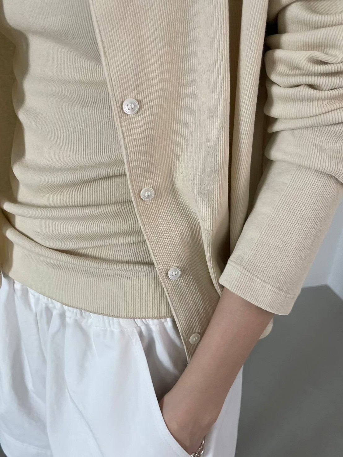 B68.圓領小排釦細緻外套