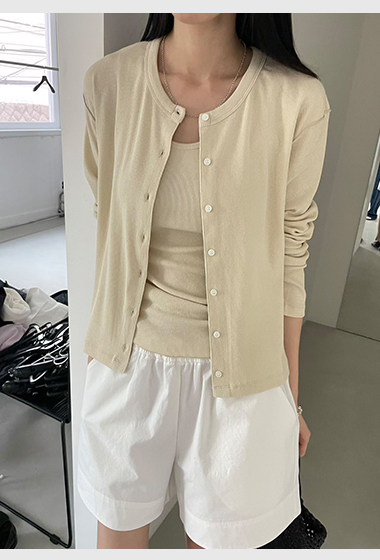 B68.圓領小排釦細緻外套