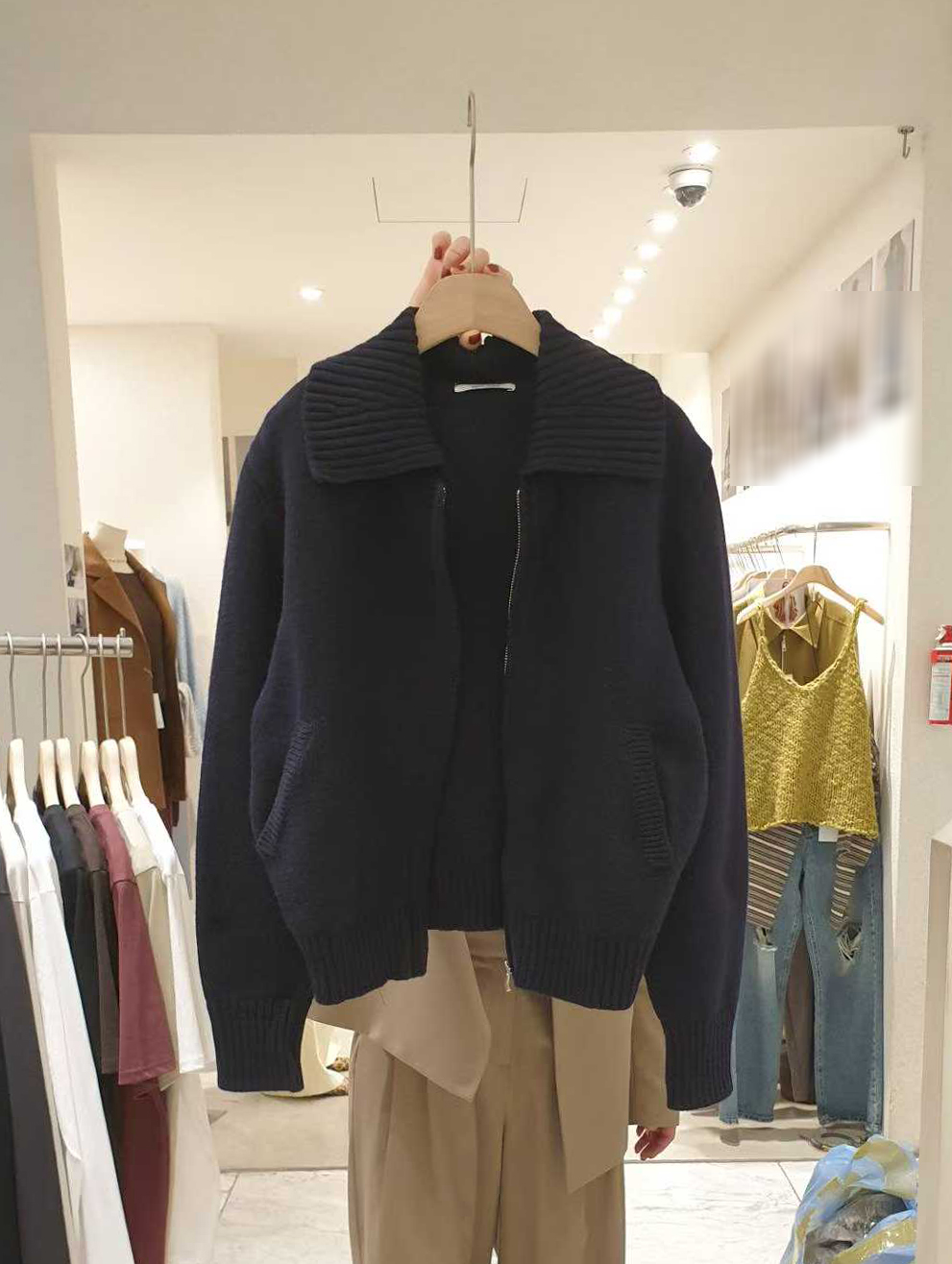 小臉歐膩大翻領坑條毛衣外套