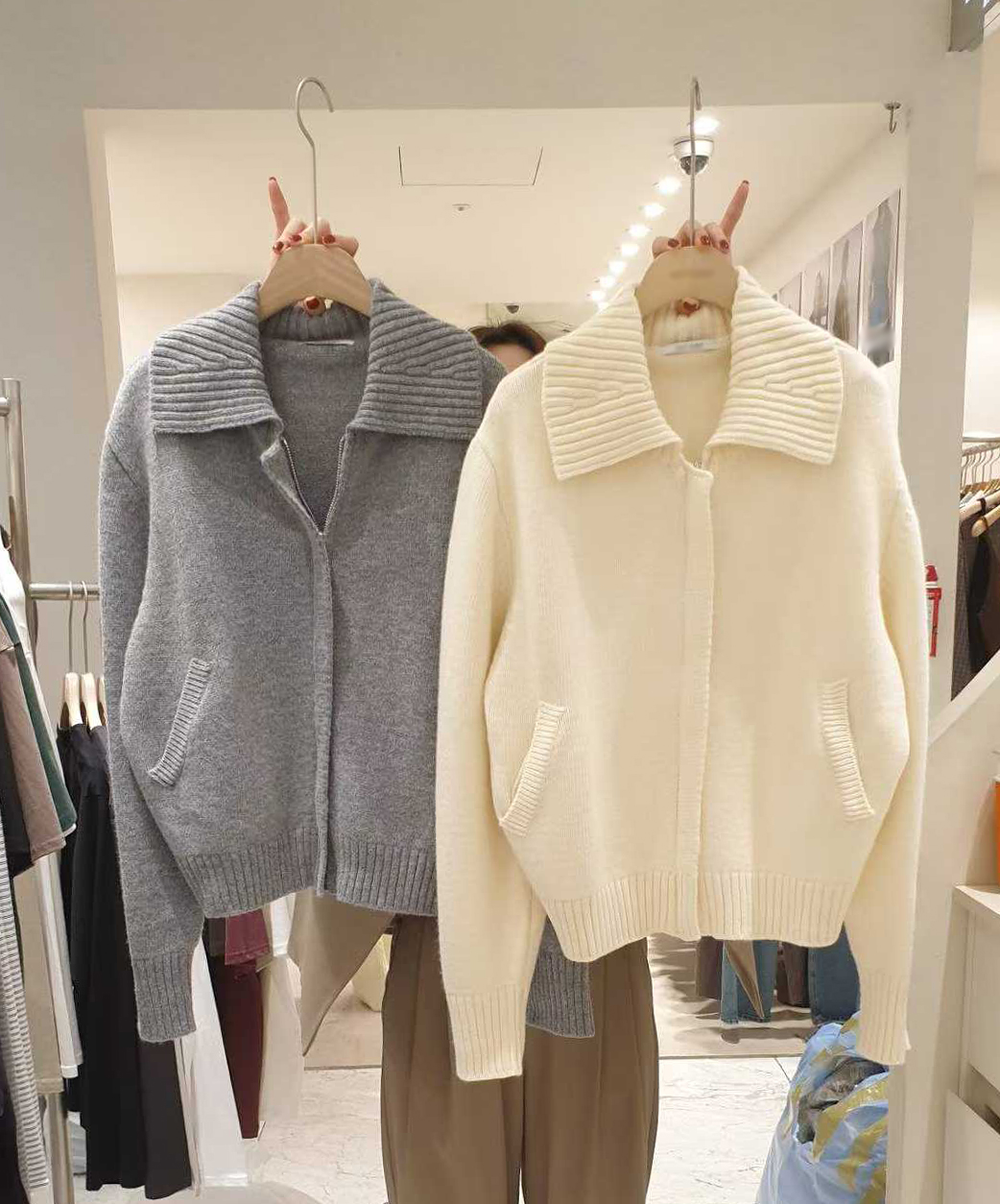 小臉歐膩大翻領坑條毛衣外套