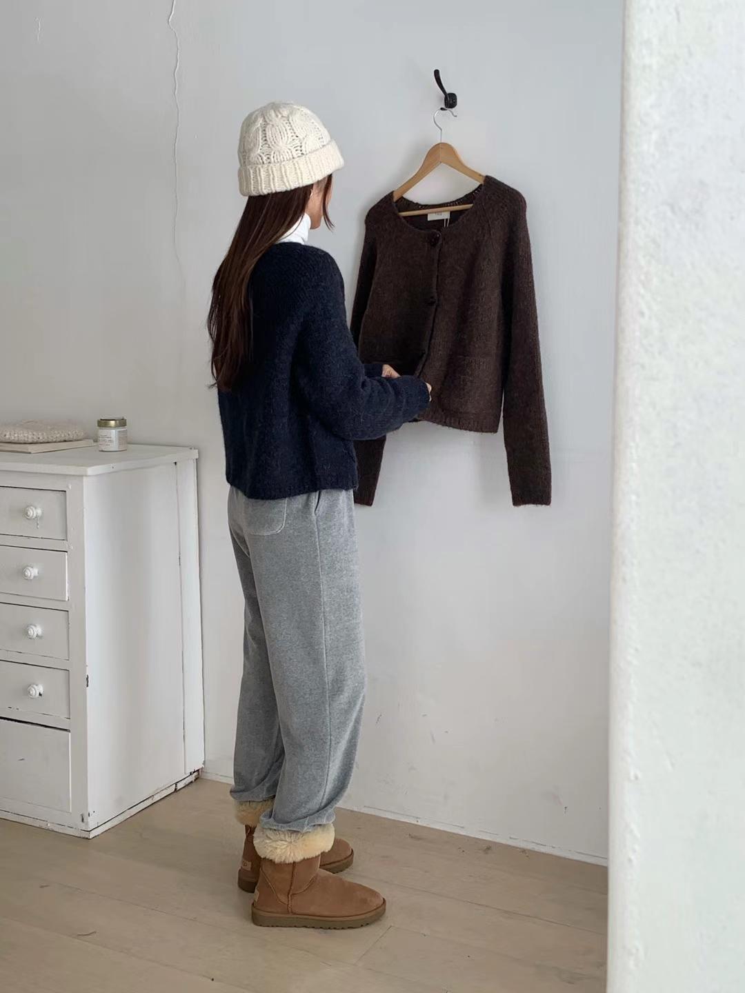 C35.顯瘦寬鬆牛角釦毛衣