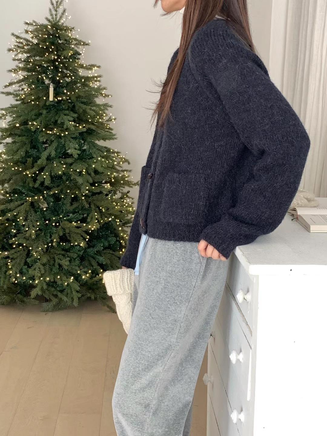 C35.顯瘦寬鬆牛角釦毛衣