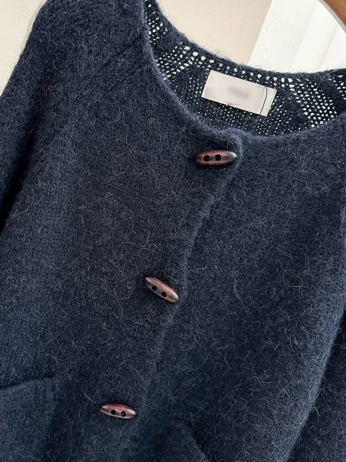 C35.顯瘦寬鬆牛角釦毛衣