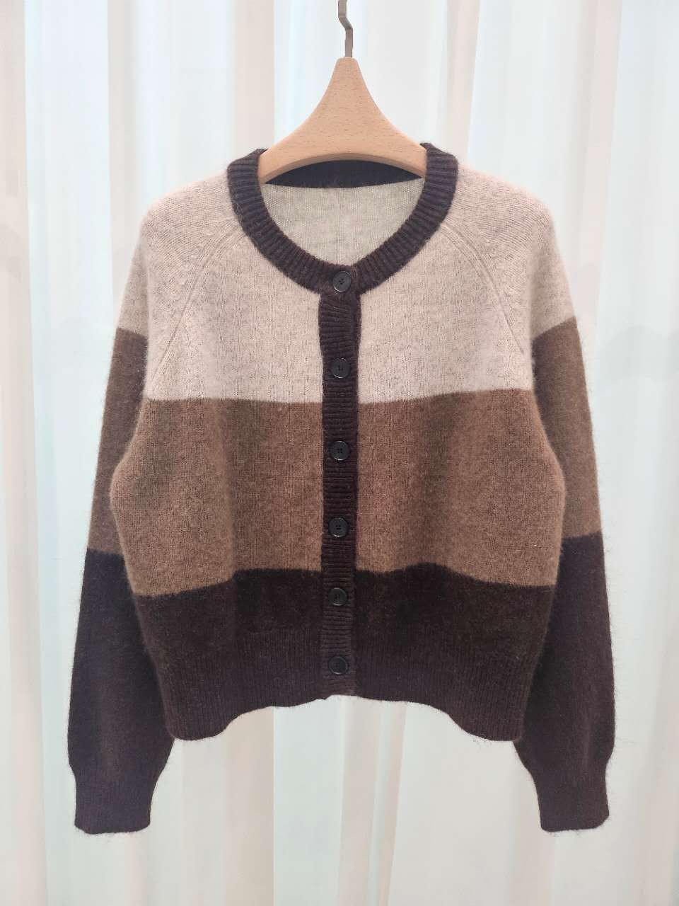 A105.星星家45%CASHMERE色塊毛衣外套