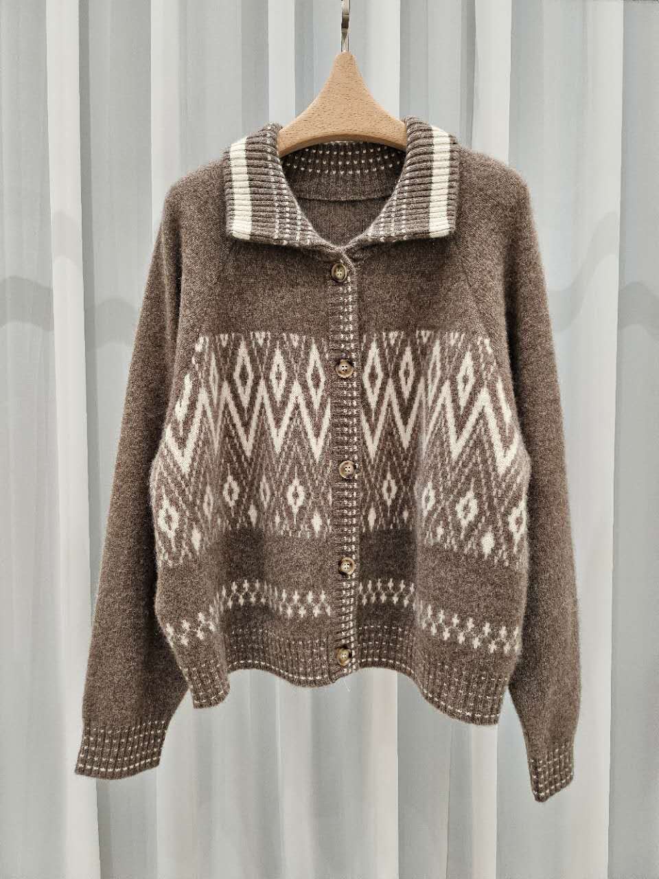 A89.星星家100%YAK菱形圖騰毛衣外套