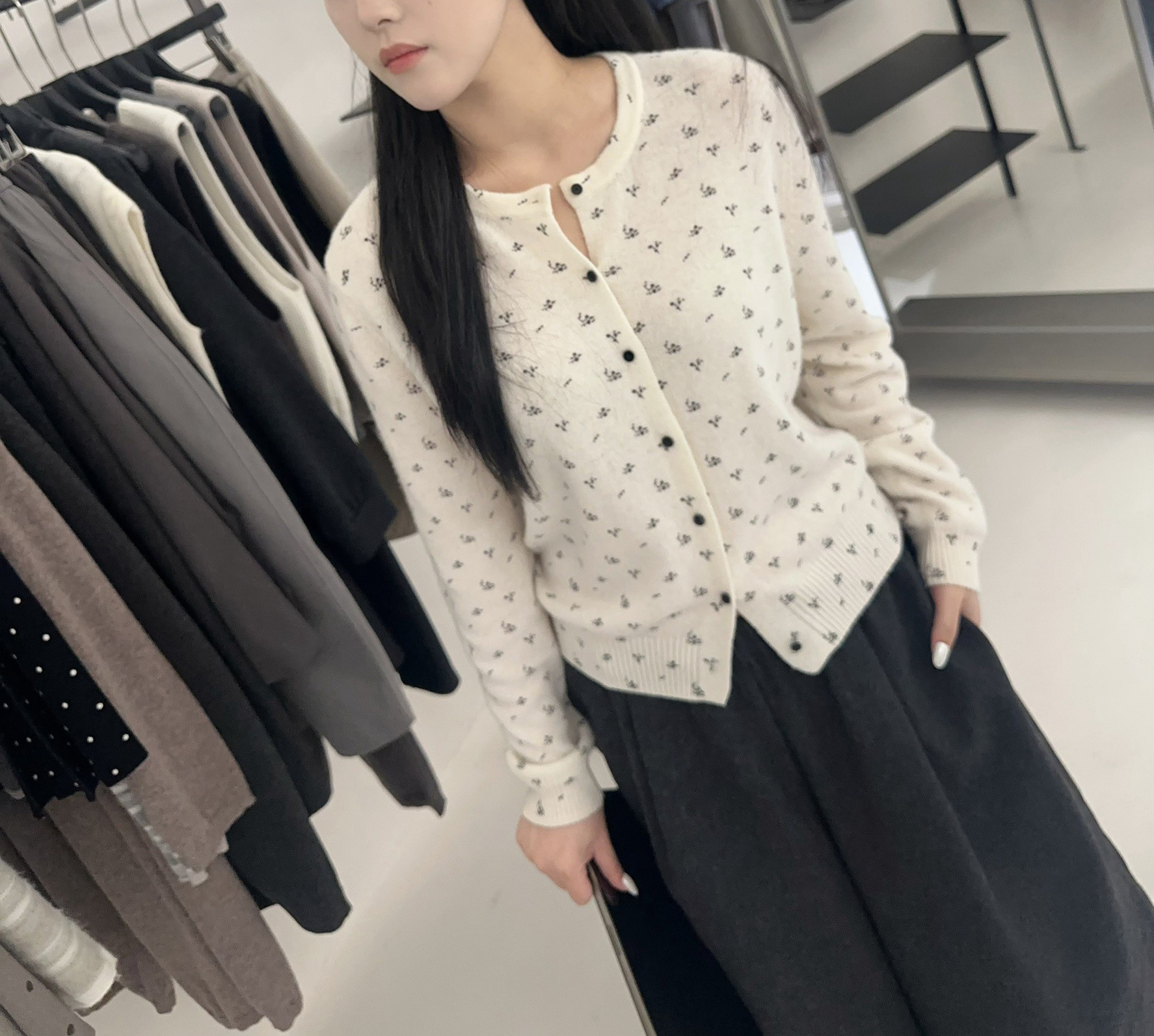 B07. 溫柔小花毛衣外套