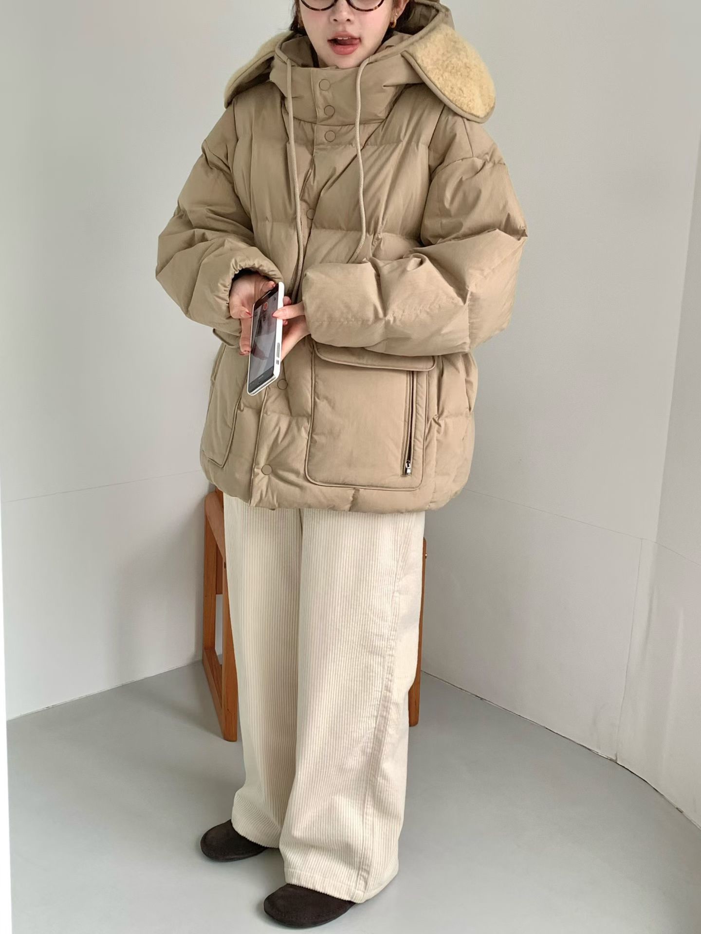 B08.連帽拼接毛毛玩雪鵝絨外套