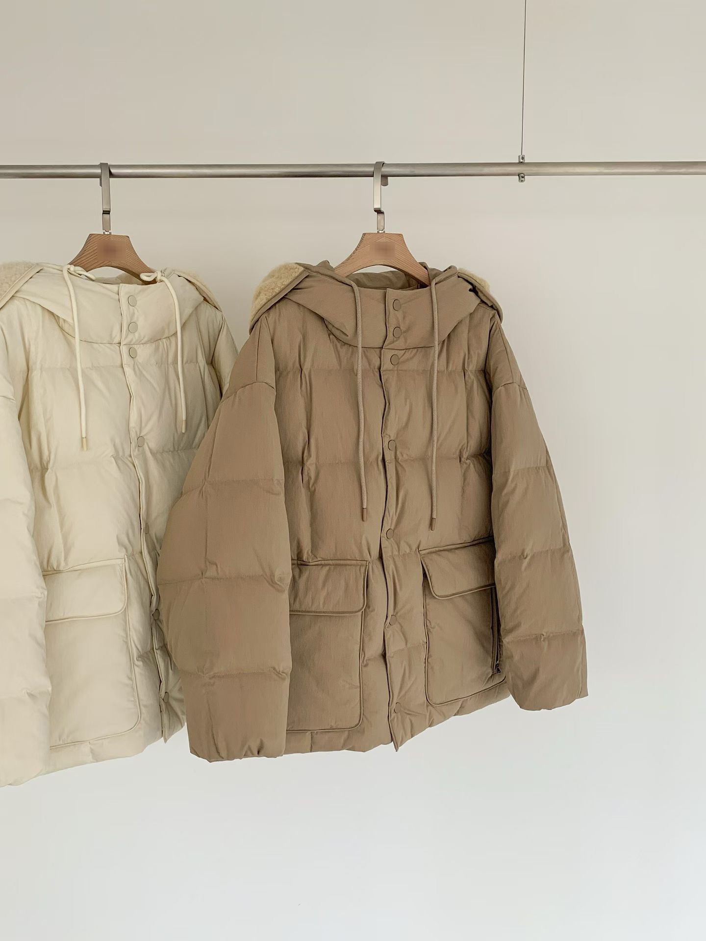 B08.連帽拼接毛毛玩雪鵝絨外套