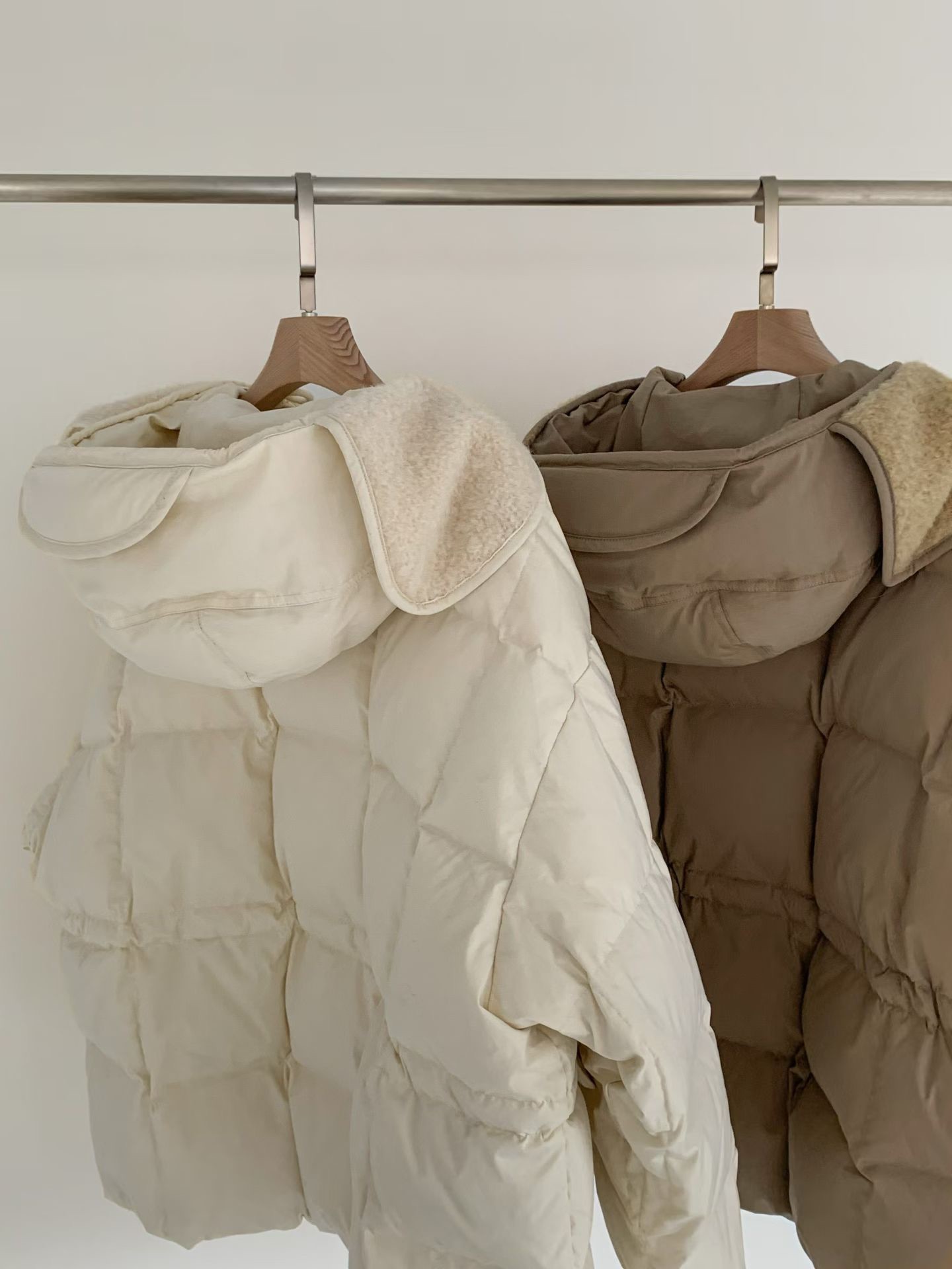 B08.連帽拼接毛毛玩雪鵝絨外套