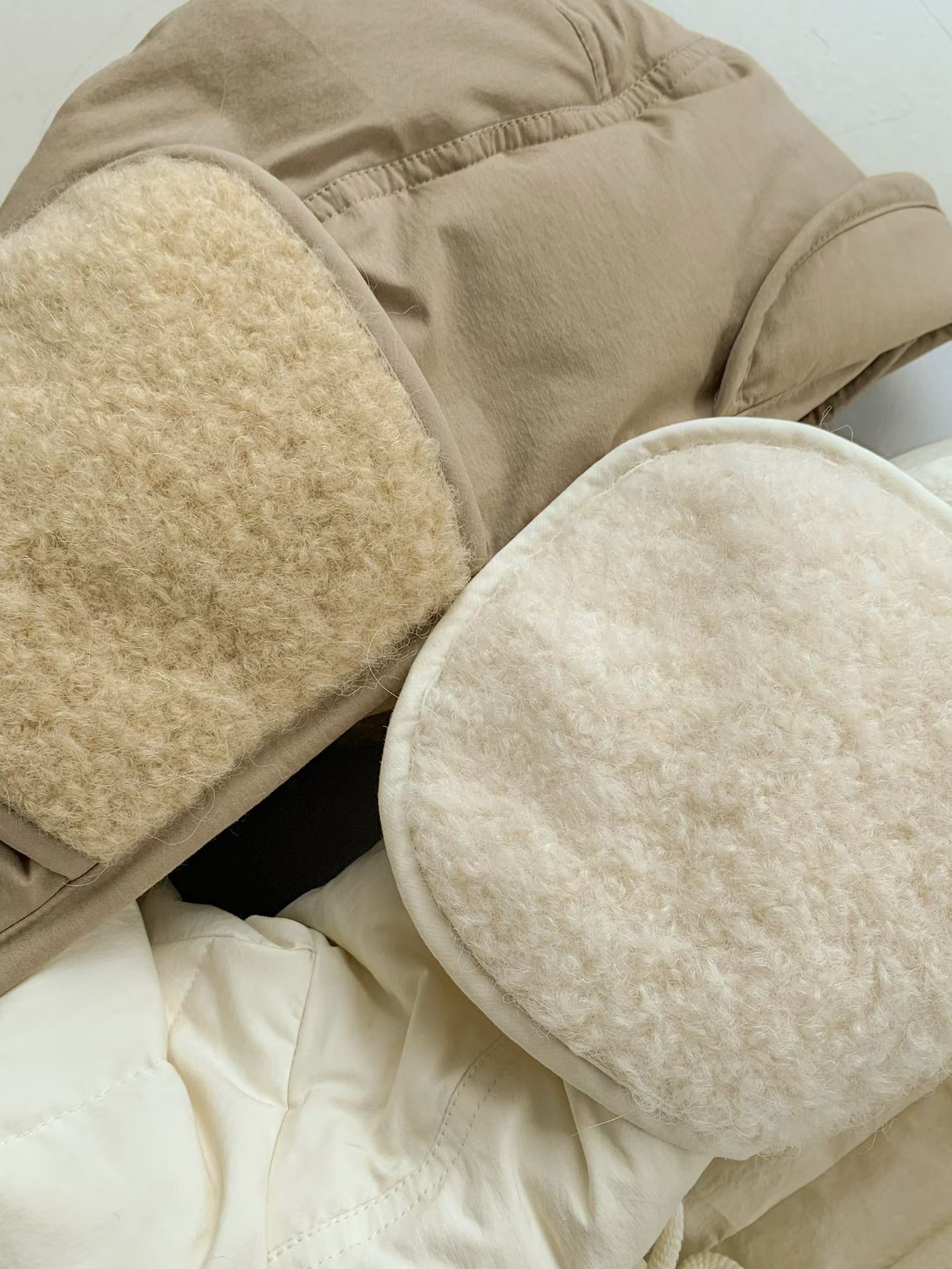 B08.連帽拼接毛毛玩雪鵝絨外套