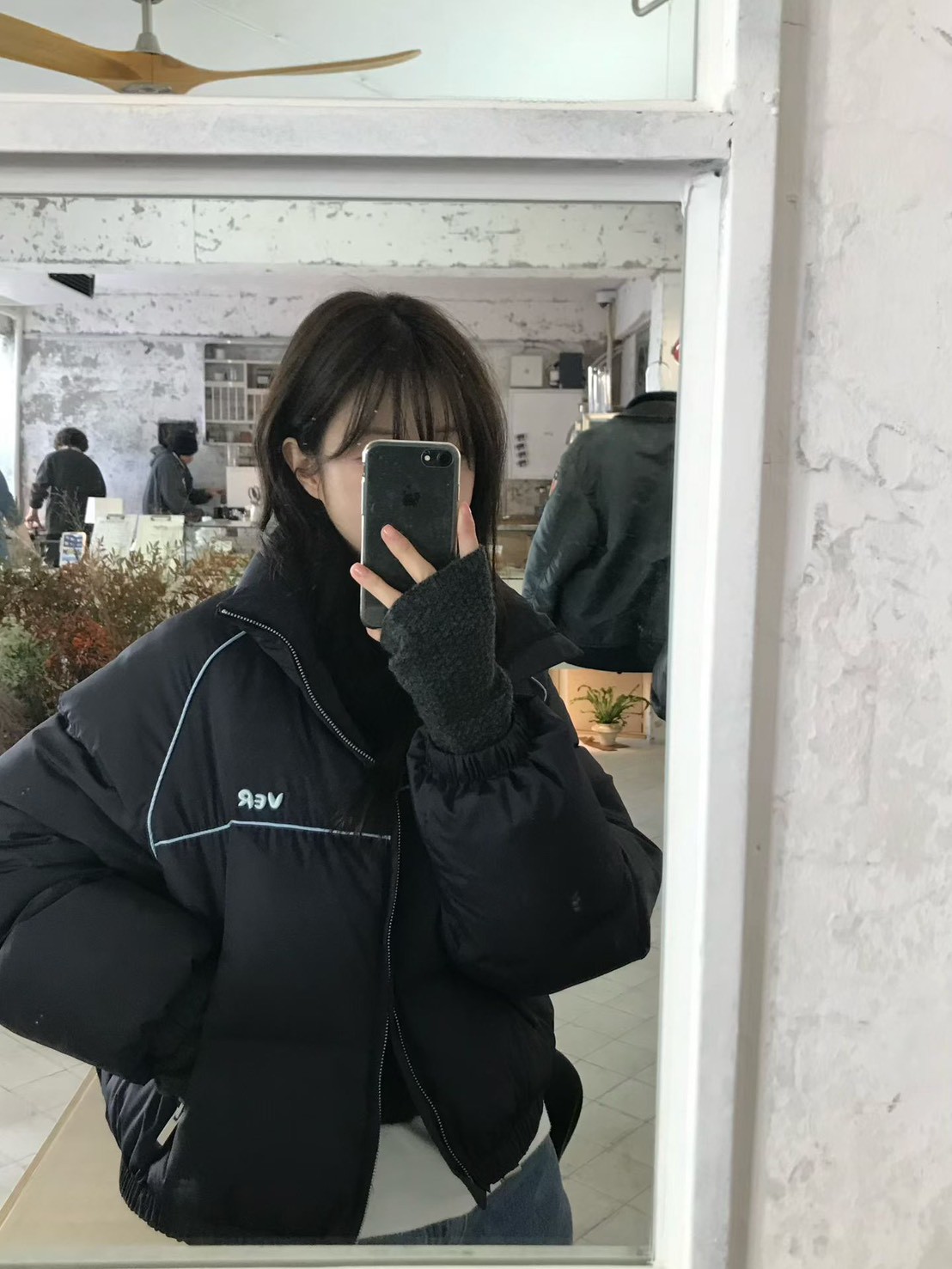 A14.小V家亮眼線條鴨絨外套