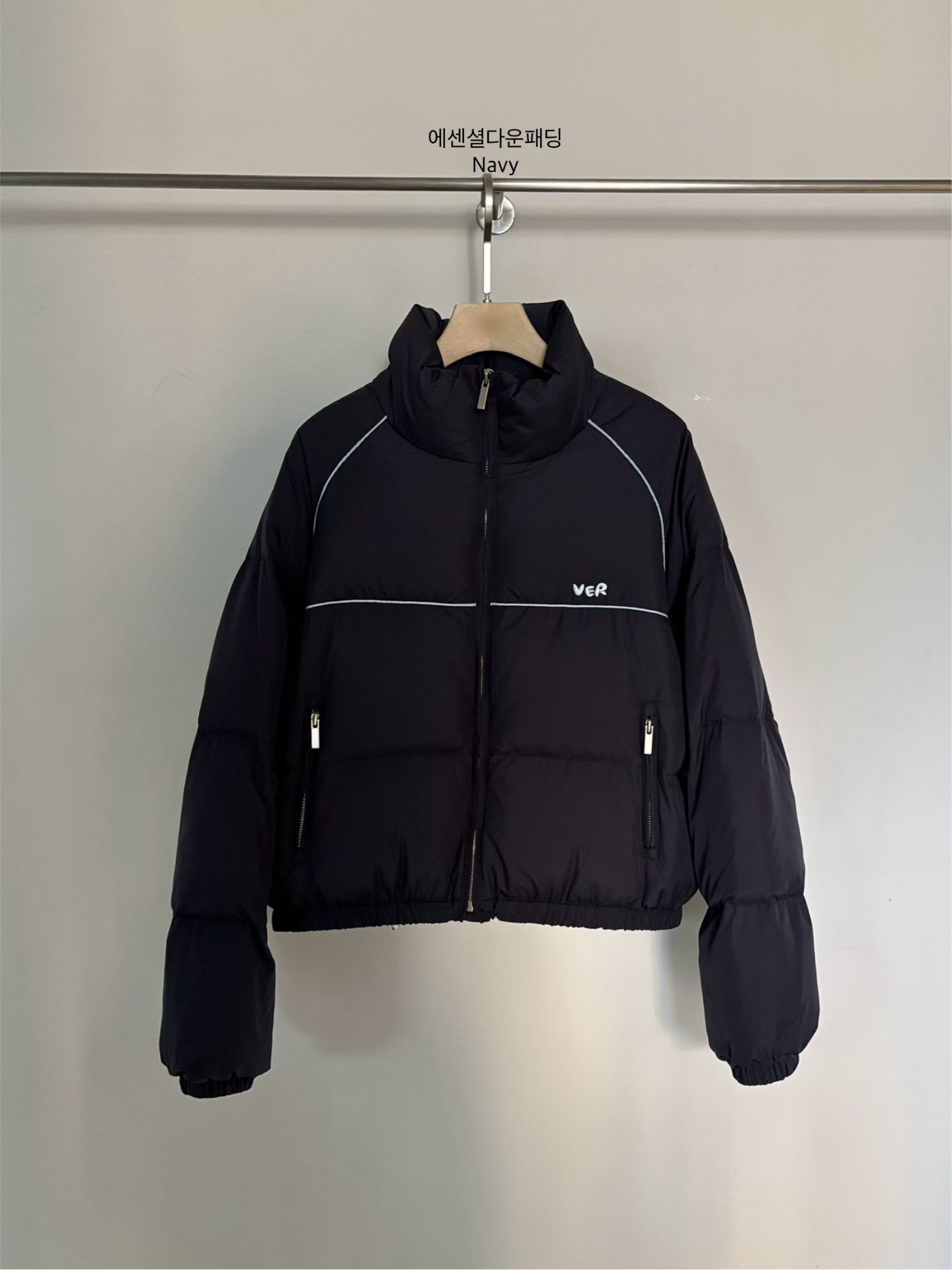 A14.小V家亮眼線條鴨絨外套