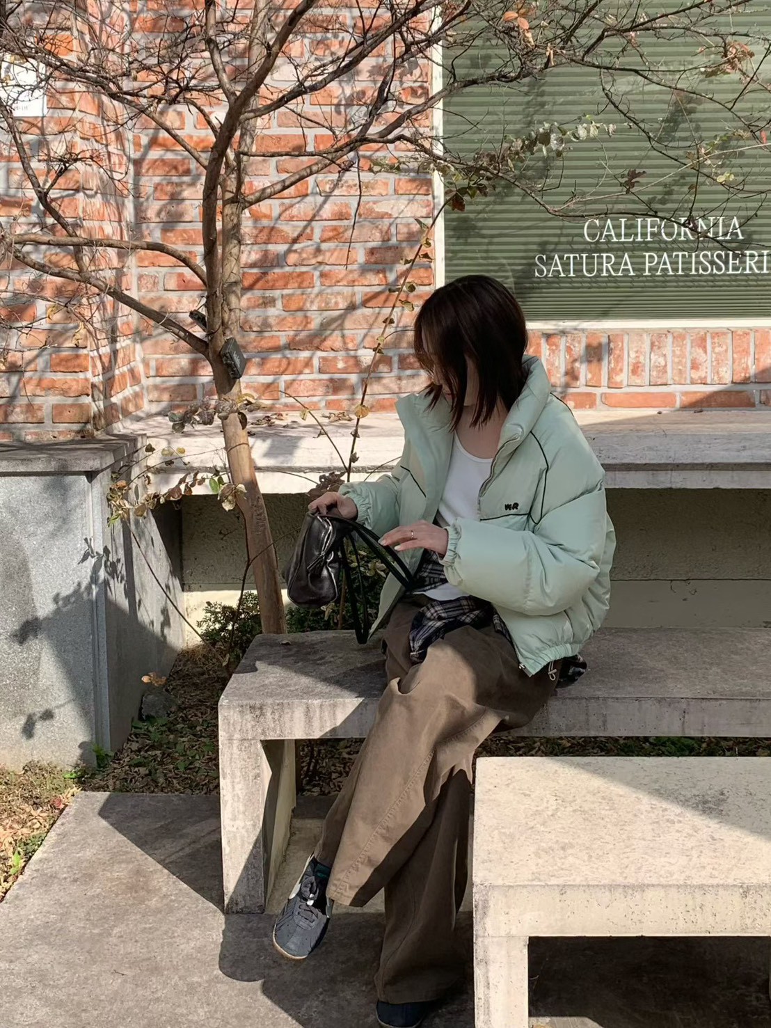 A14.小V家亮眼線條鴨絨外套