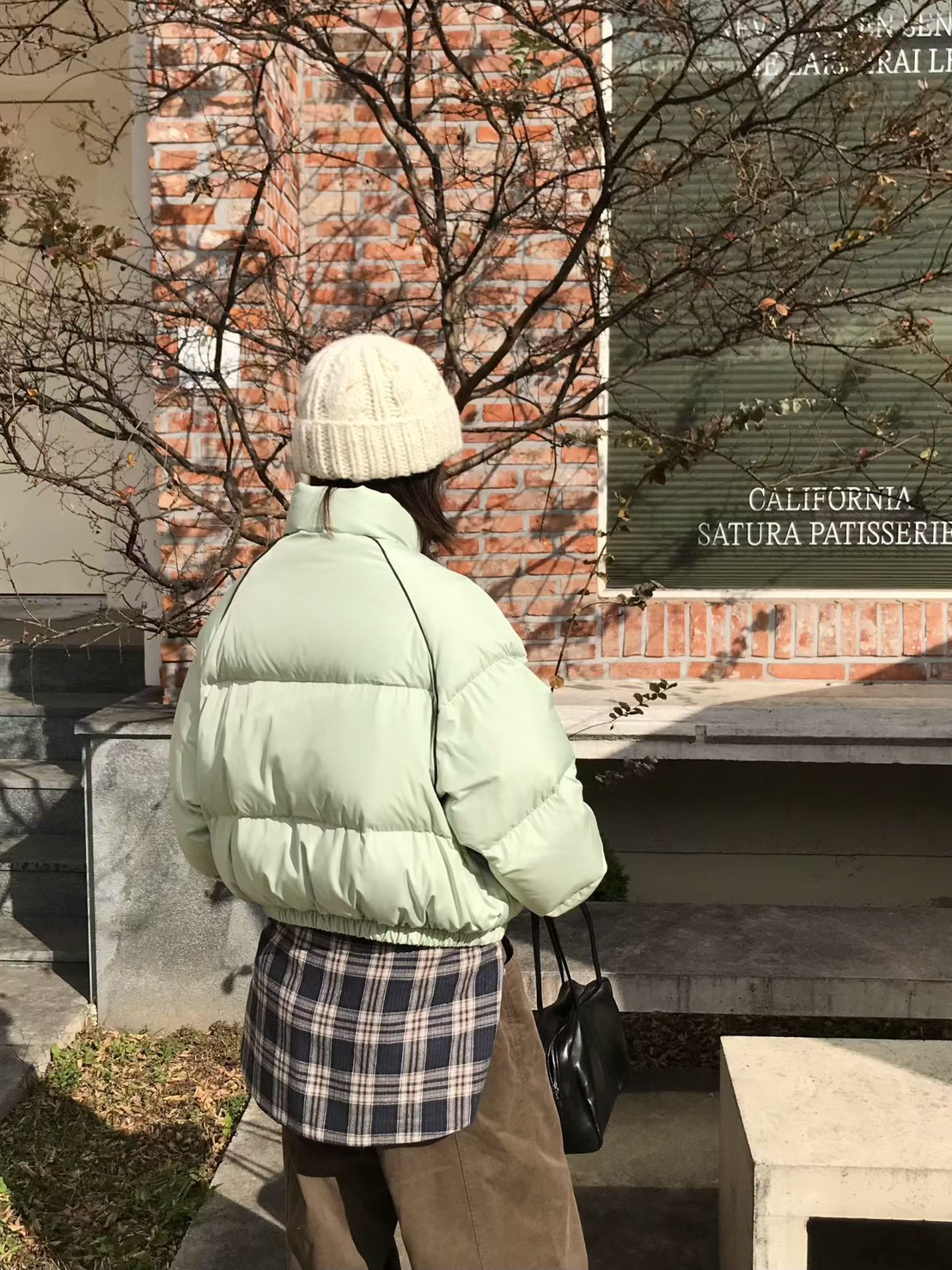 A14.小V家亮眼線條鴨絨外套