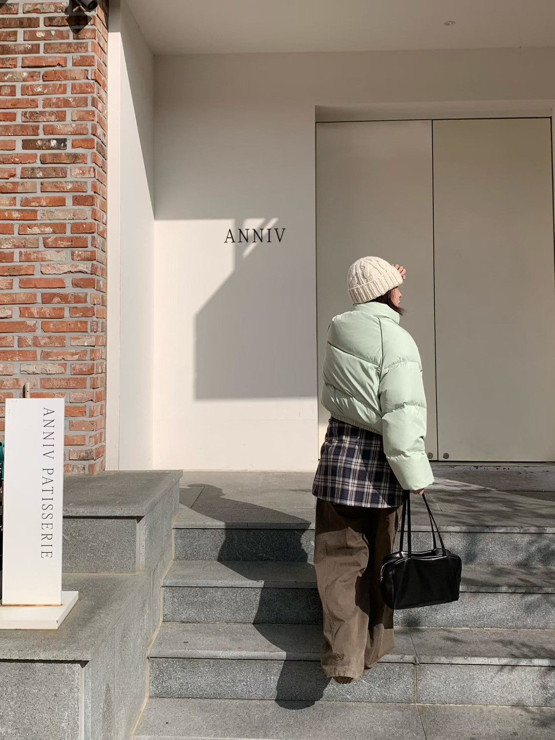 A14.小V家亮眼線條鴨絨外套