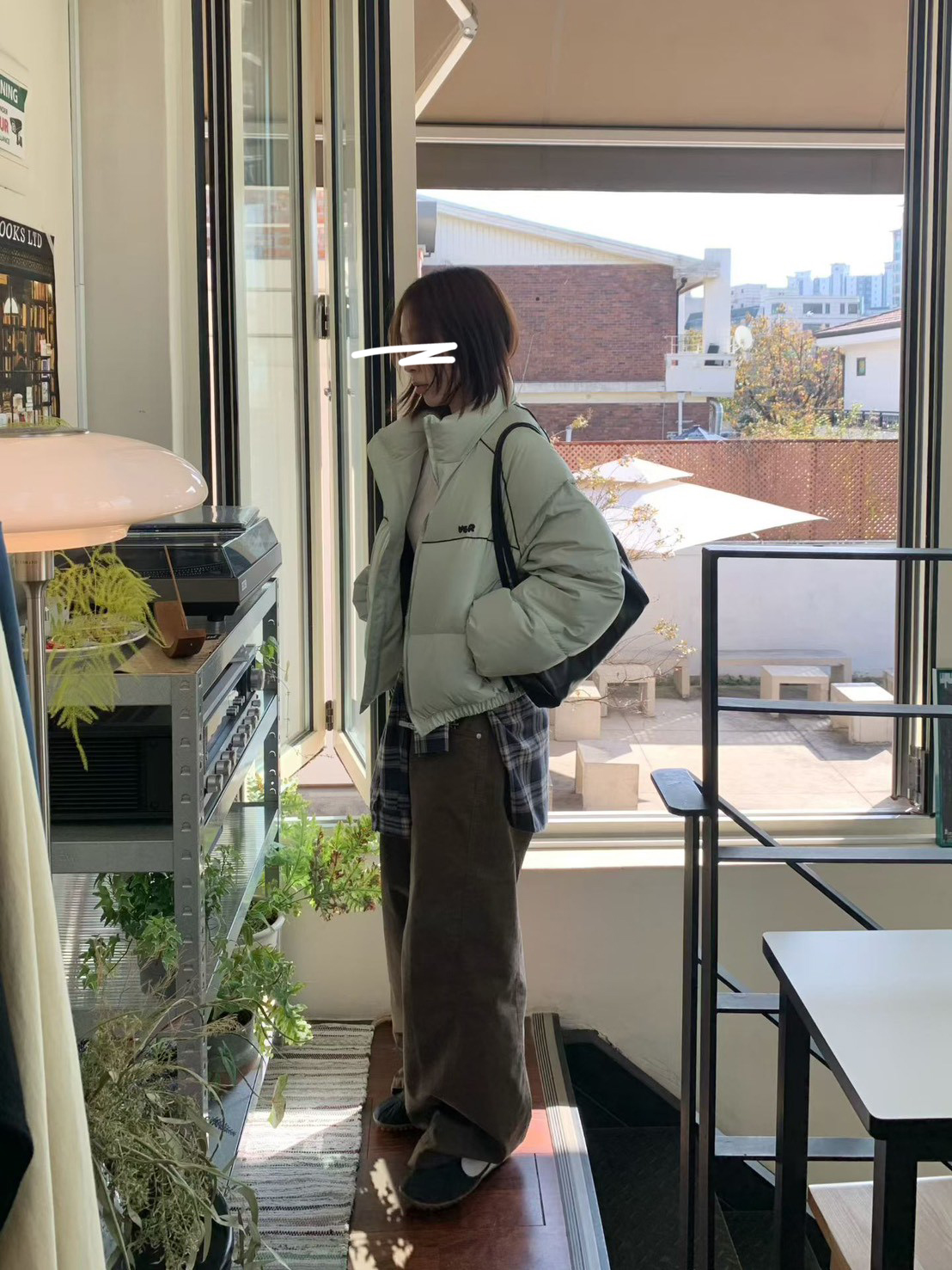 A14.小V家亮眼線條鴨絨外套