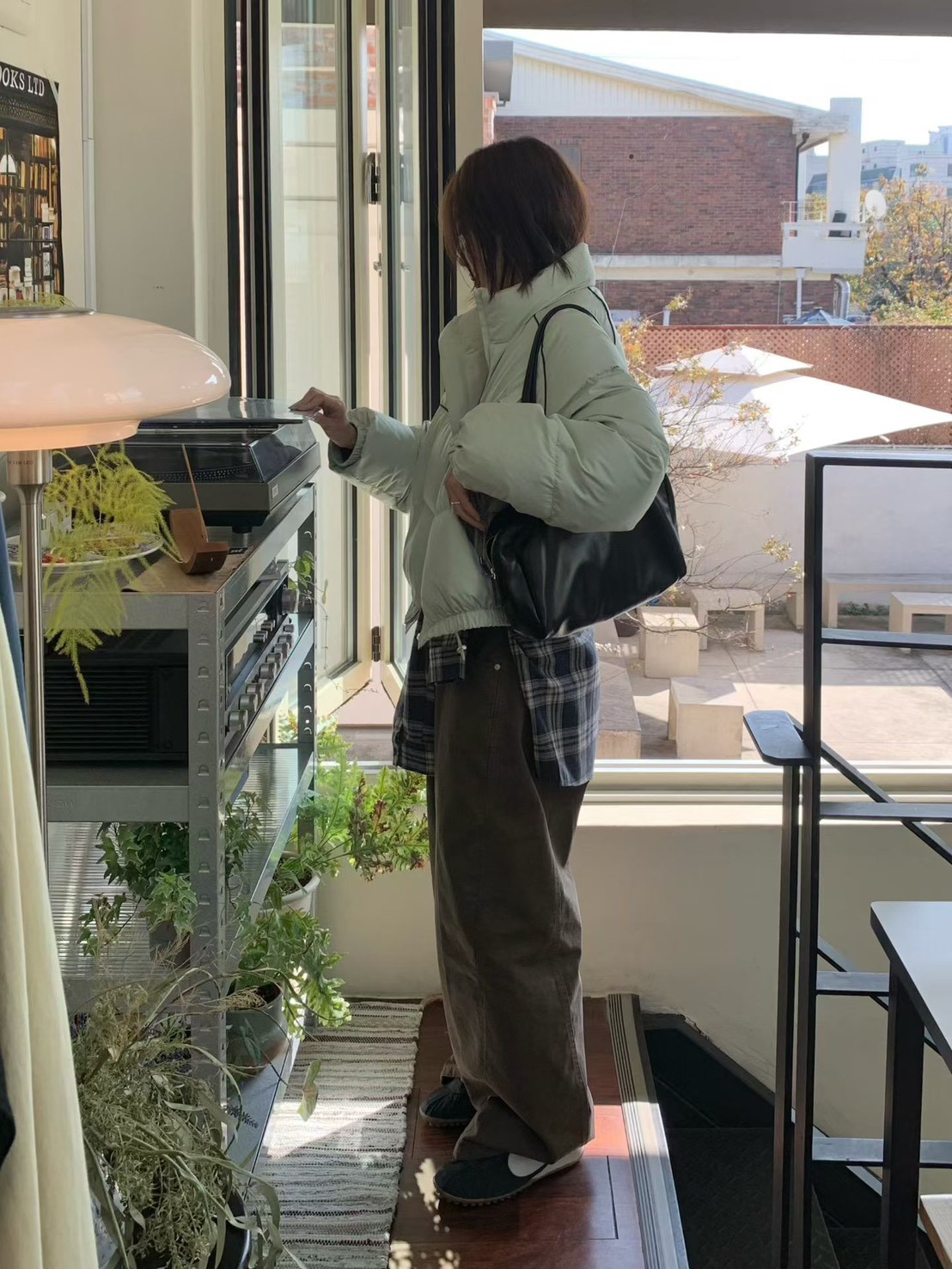 A14.小V家亮眼線條鴨絨外套