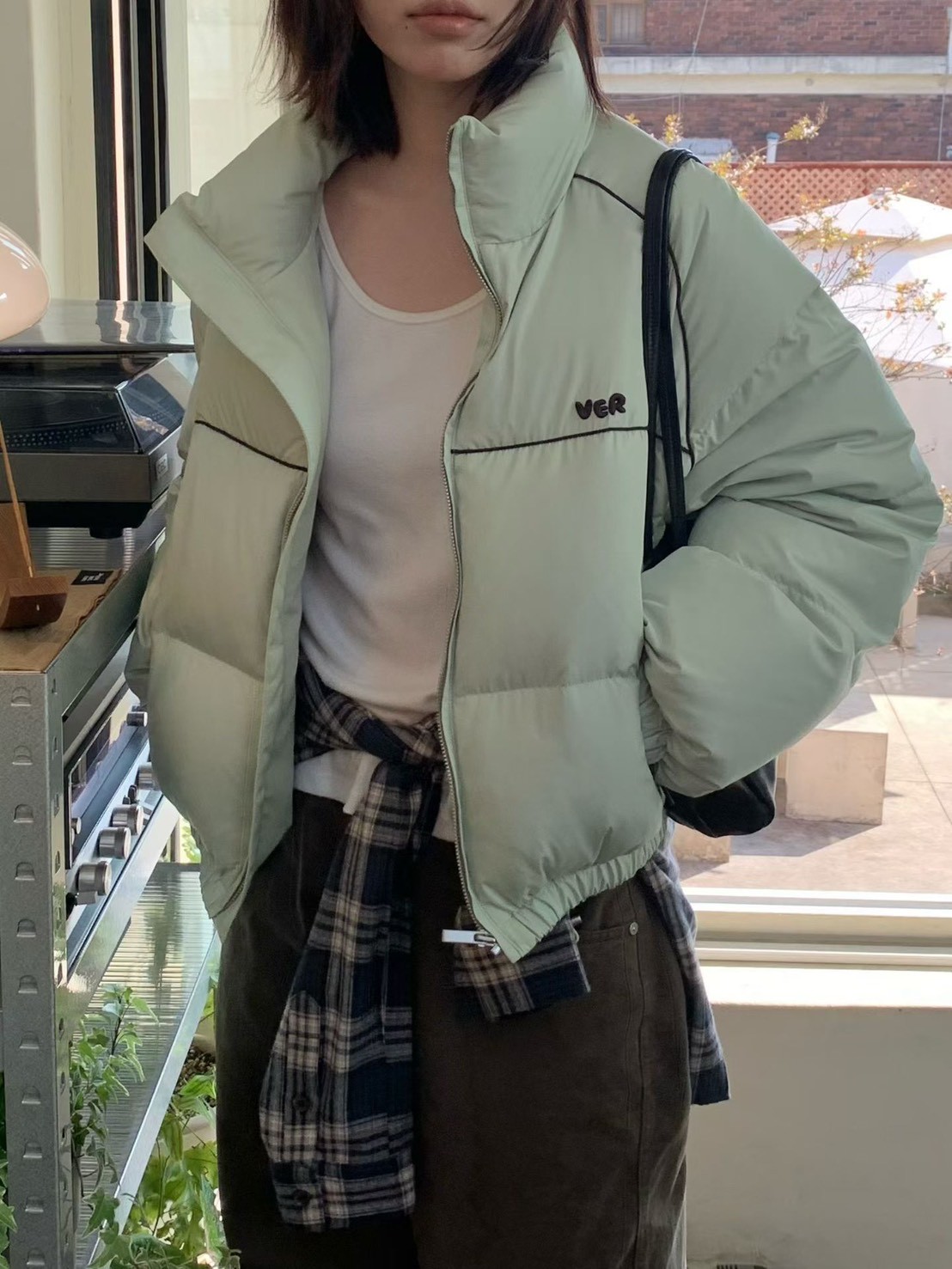 A14.小V家亮眼線條鴨絨外套