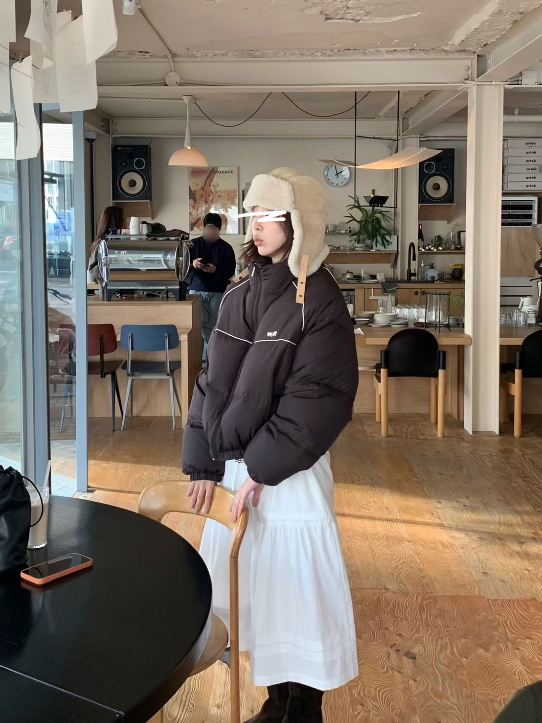 A14.小V家亮眼線條鴨絨外套